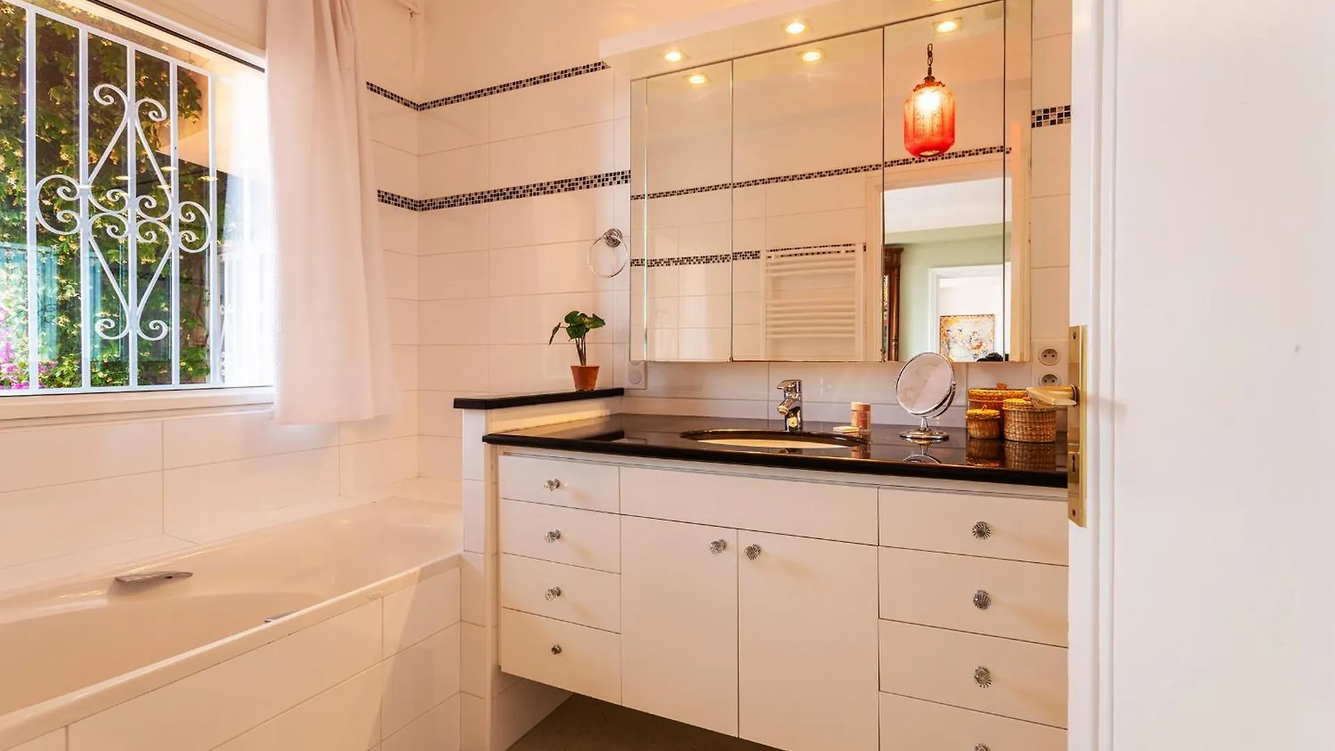 Romantic Villa Vi4412 By Riviera Holiday Homes Villefranche-sur-Mer
