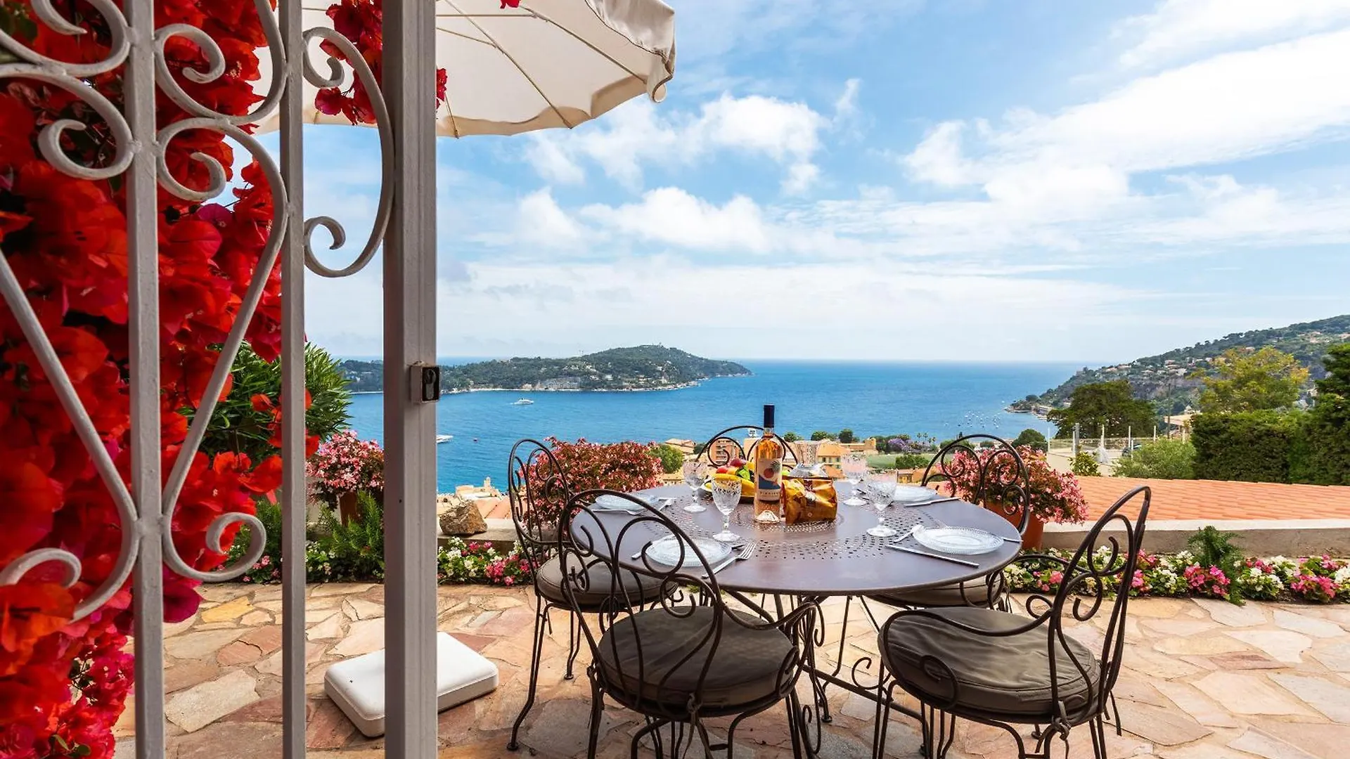 Romantic Villa Vi4412 By Riviera Holiday Homes location
